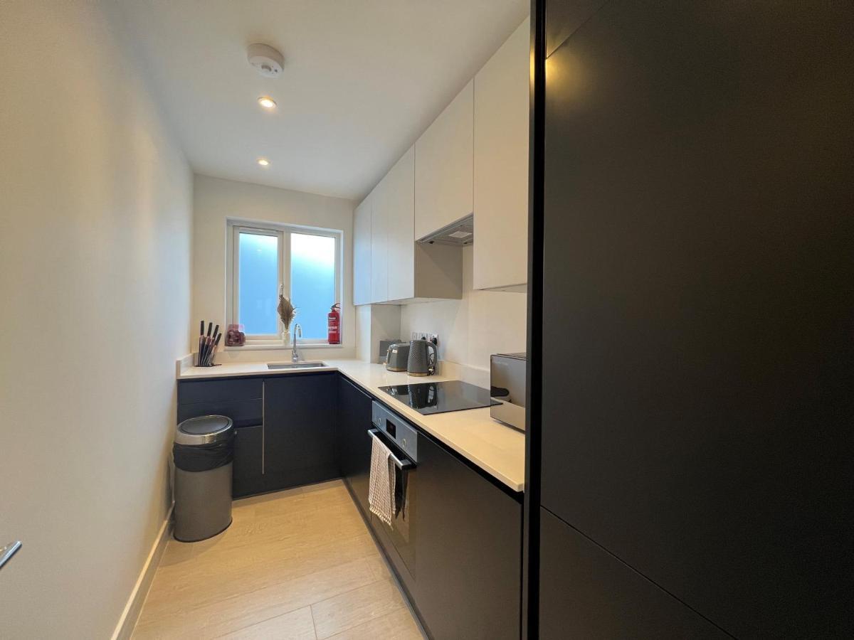Star London Station Road 3-Bed Haven Apartment Exterior photo